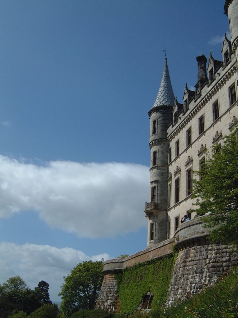 DUNROBIN CASTLE FROM GARDENS
