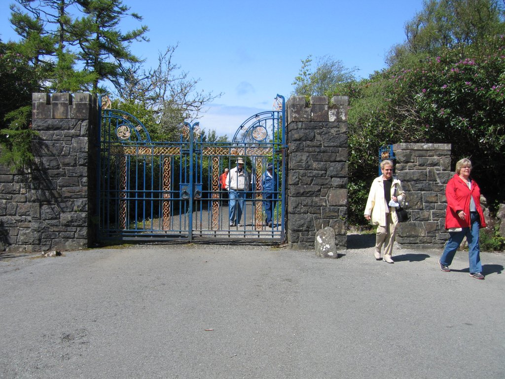 ENTRANCE GATE