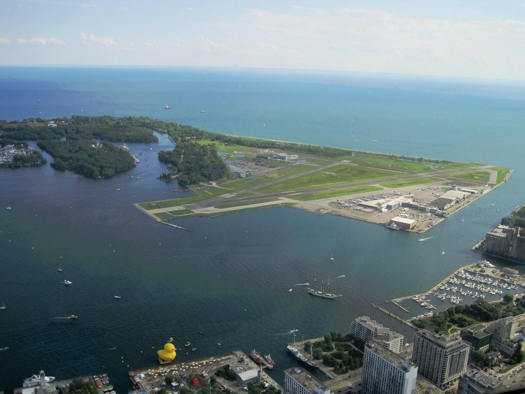 SMALL PLANE LANDING