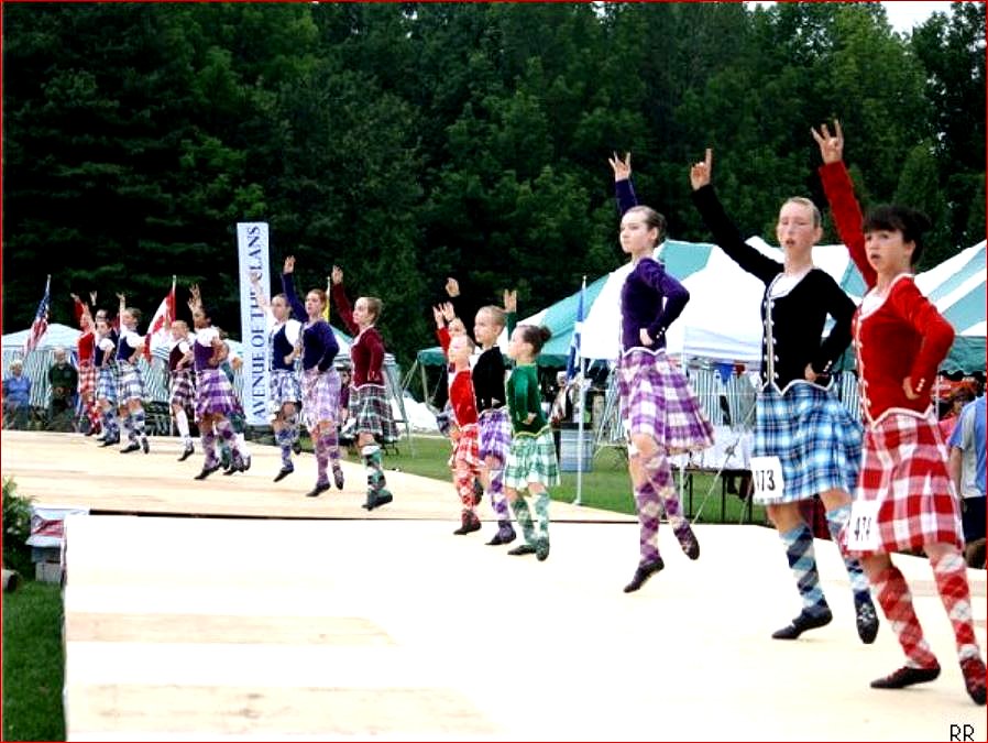 HIGHLAND DANCERS