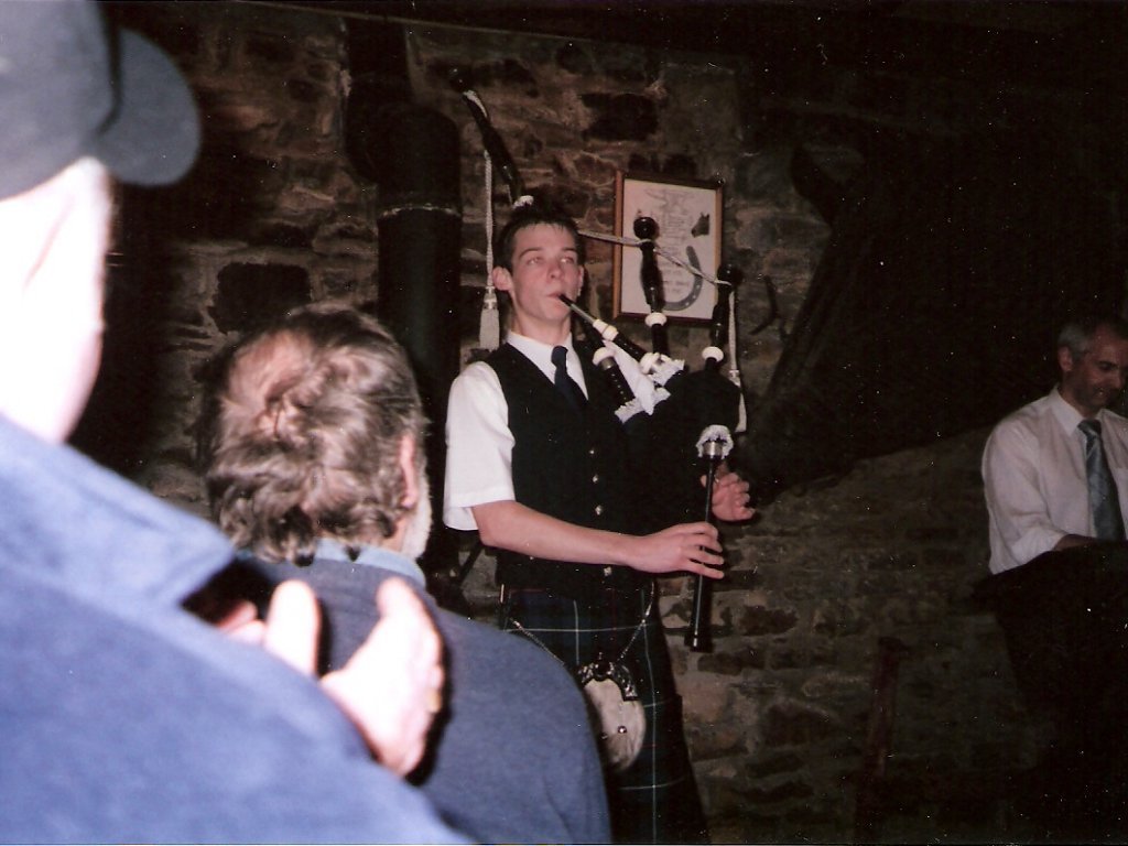 THURSO PUB & PIPER